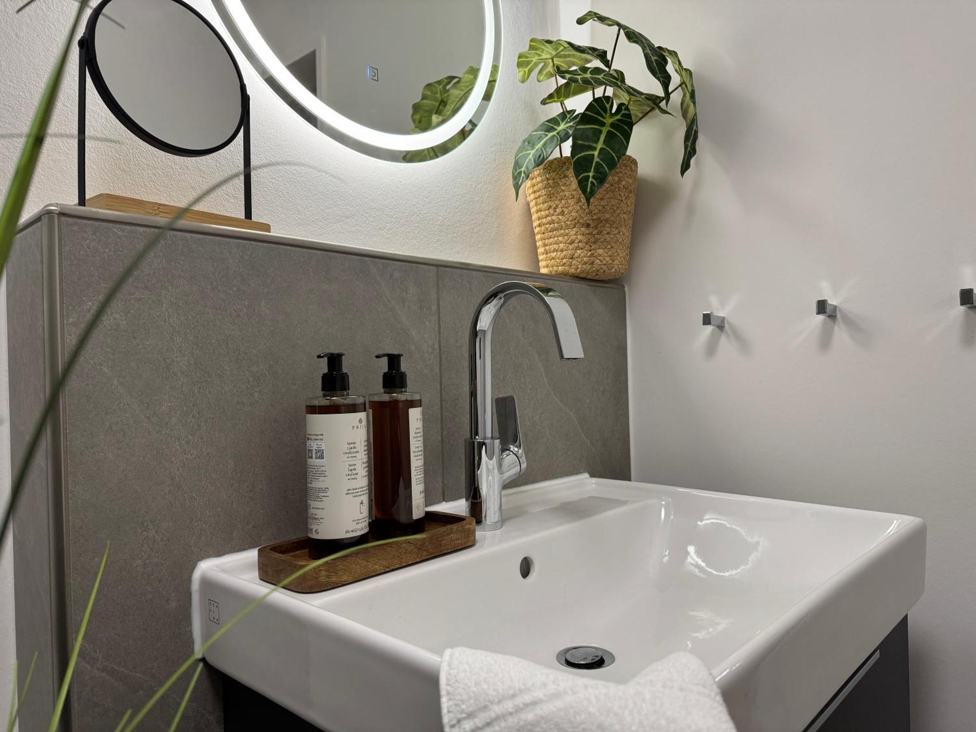 Mel&Bens Modern Oak-Apartments Fuer Bis Zu 12 Personen BRE Buitenkant foto