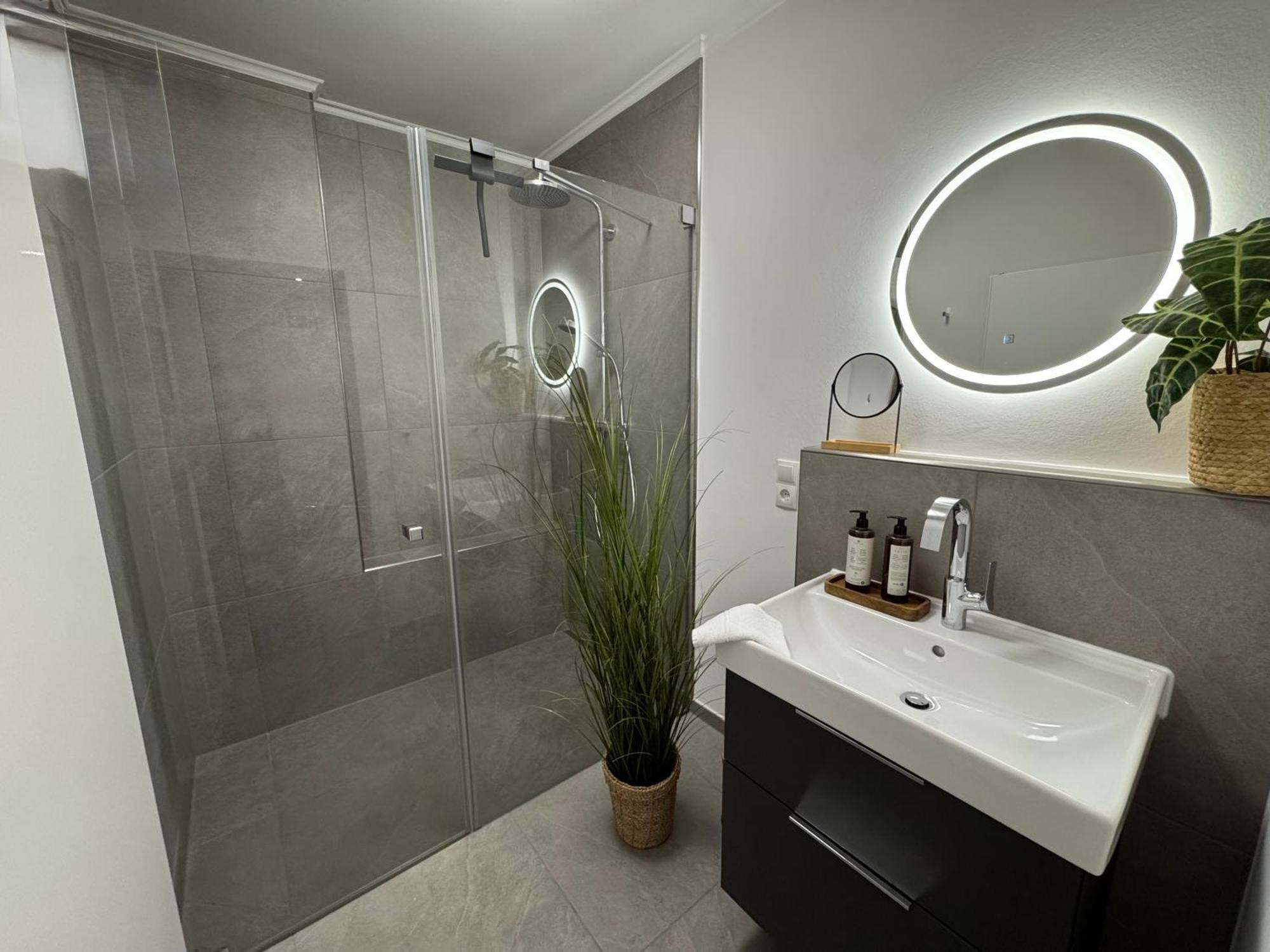 Mel&Bens Modern Oak-Apartments Fuer Bis Zu 12 Personen BRE Buitenkant foto